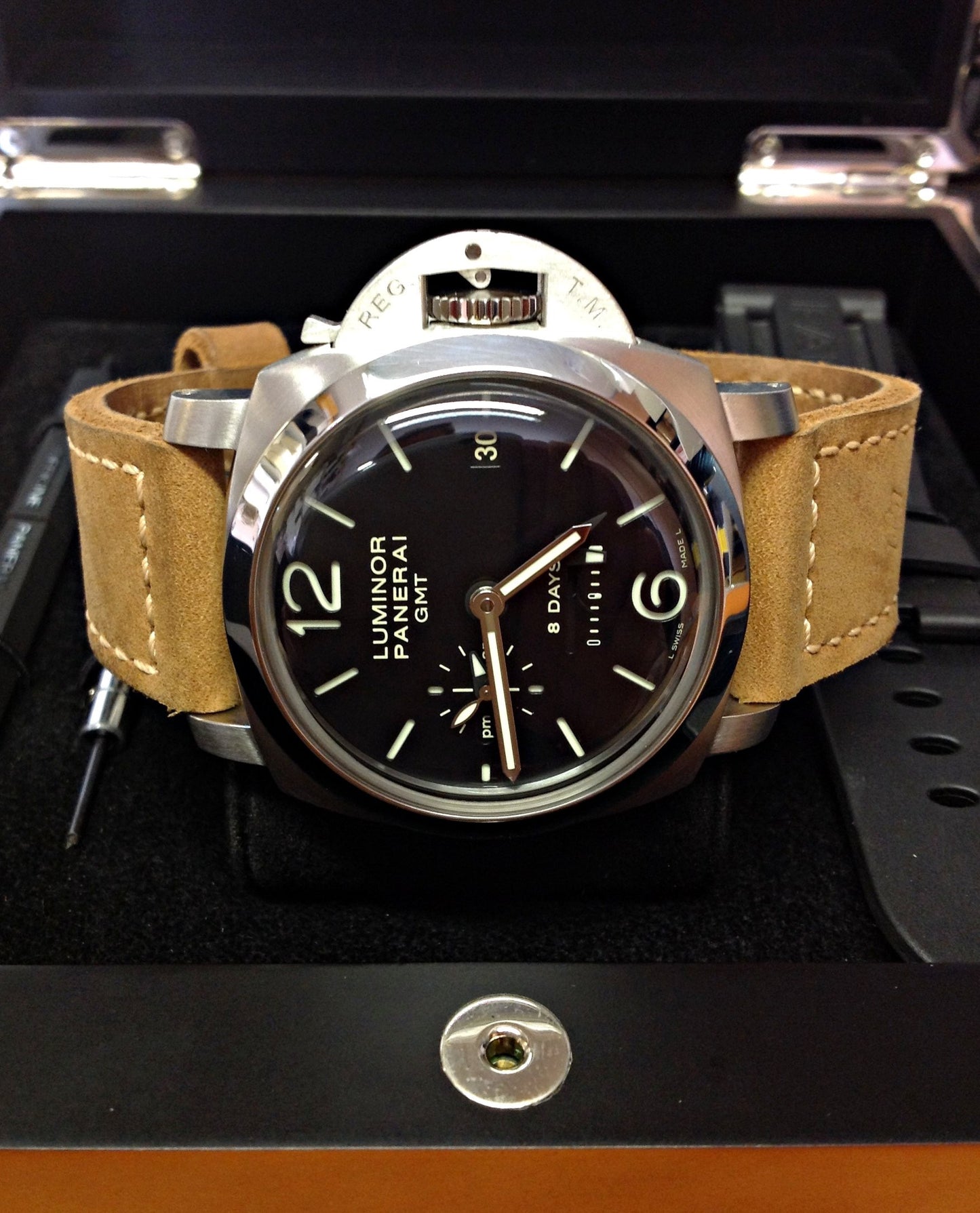 Panerai replica Luminor 1950 PAM00233 8 Days GMT 44mm