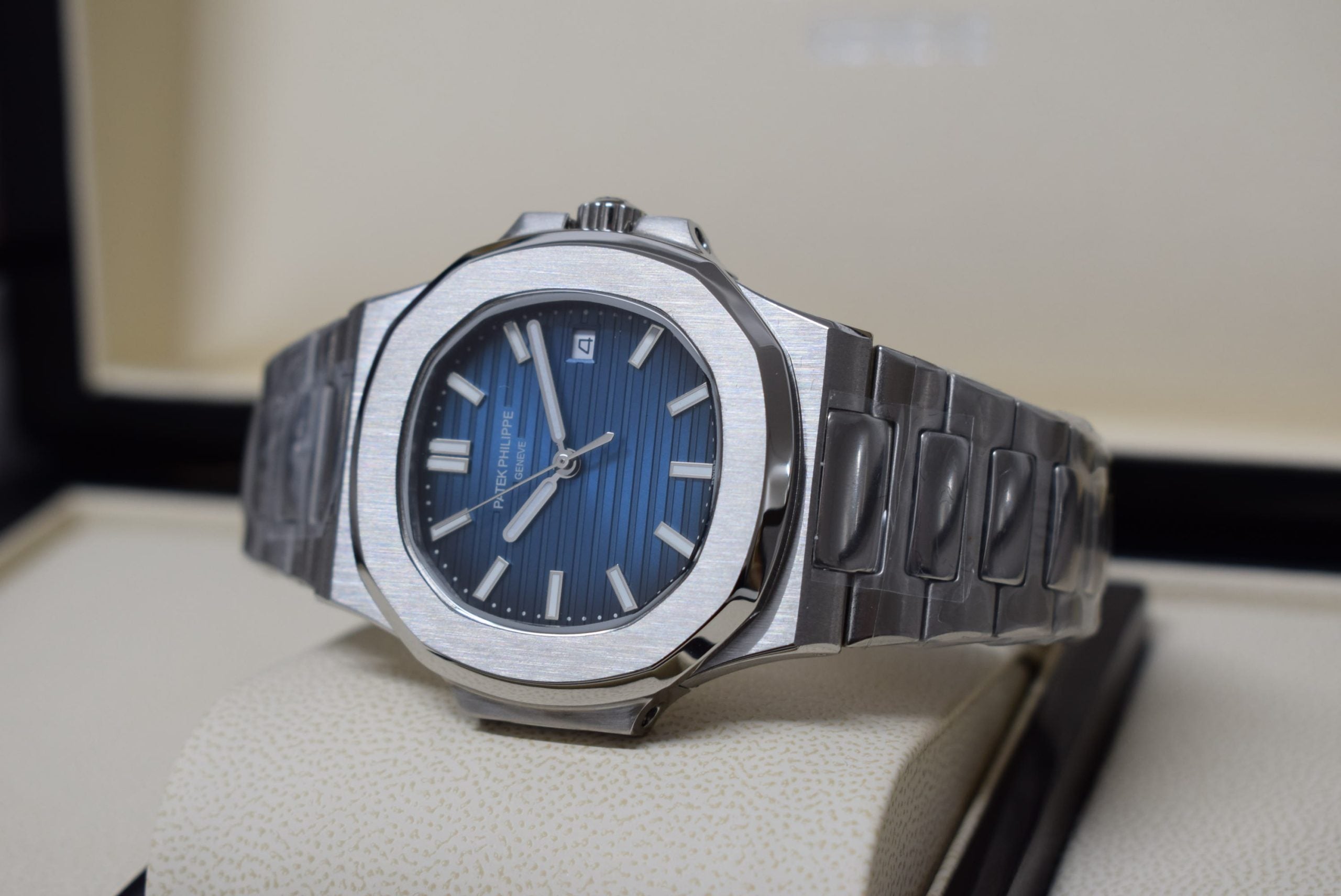 Nautilus hot sale patek acciaio