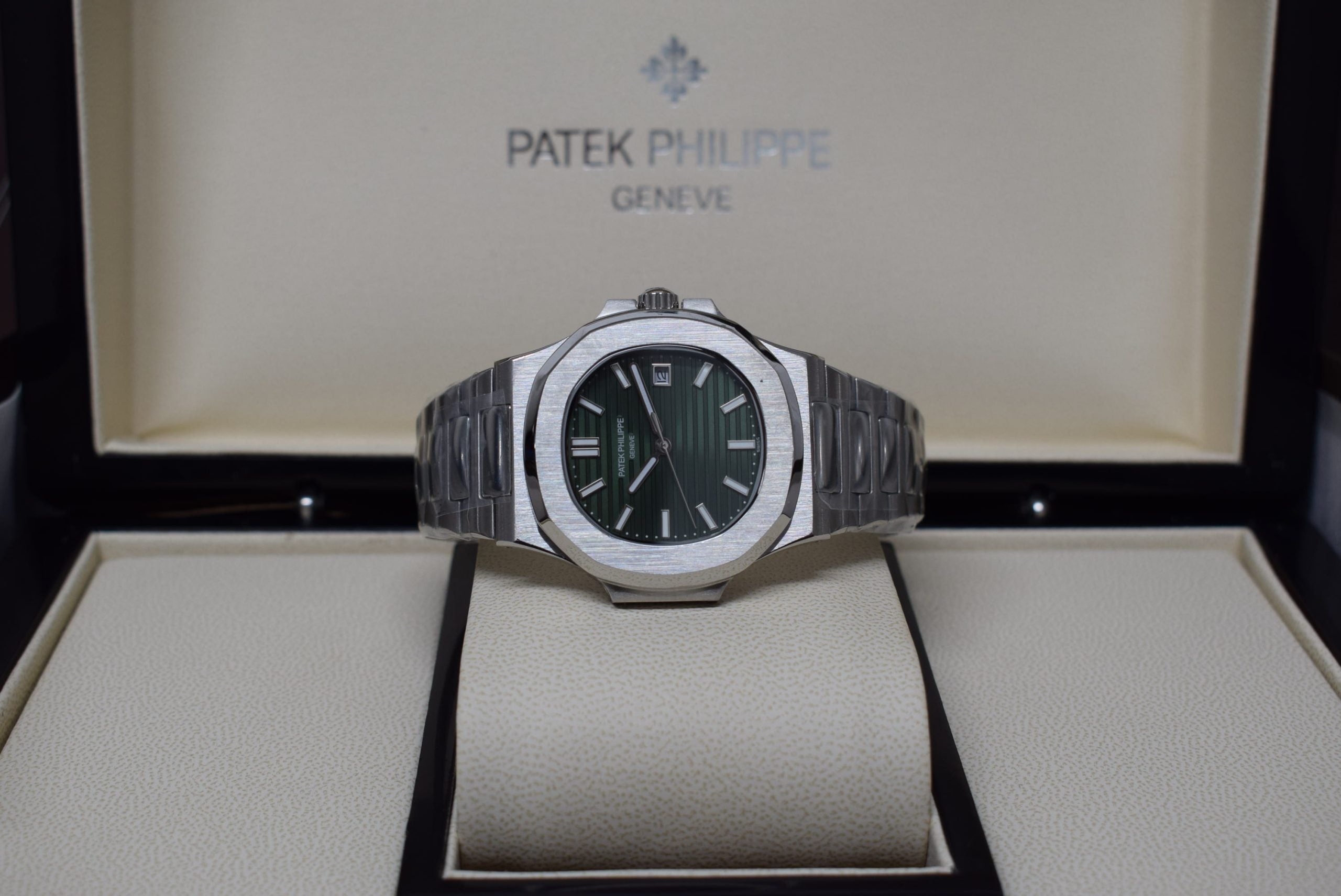 Patek philippe nautilus acciaio on sale prezzo