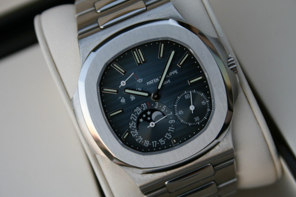 Patek Philippe nautilus fasi lunari moon phase blue